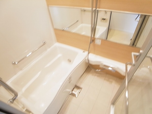 バス・シャワールーム　同物件別部屋参考写真