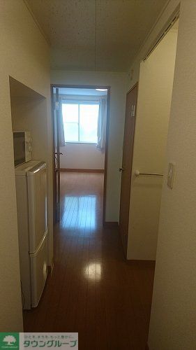 玄関　号室によって間取りや仕様は異なります。