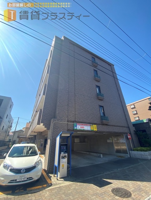 建物外観　通勤・通学に便利な始発駅。重厚感のあるマンションです