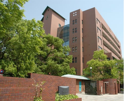 大学・短大　東大阪大学＋東大阪大学短期大学部（大学・短大）まで882m