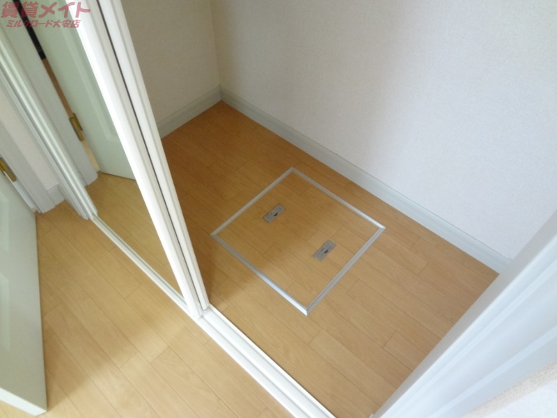収納　同型、反転タイプの部屋写真です。