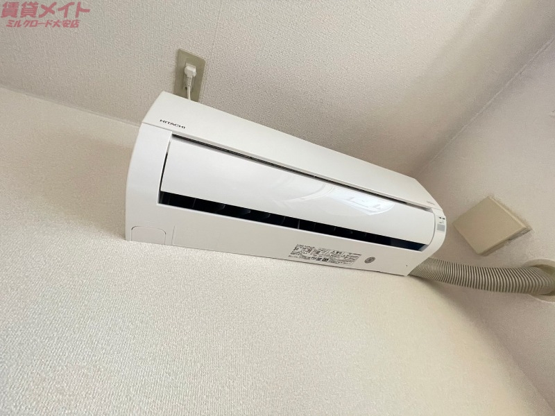 その他設備　同型、反転タイプの部屋写真です。