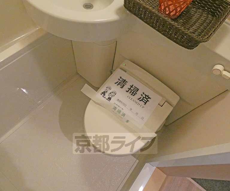 地下鉄烏丸線 九条駅 徒歩7分 4階建 築10年のトイレ写真