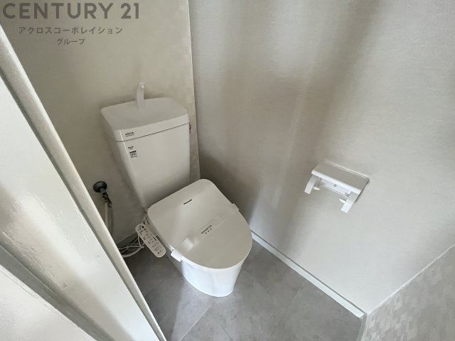 トイレ　温水洗浄便座付きのトイレです♪