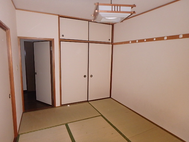 ＪＲ総武線 本八幡駅 徒歩12分 2階建 築35年の内装写真