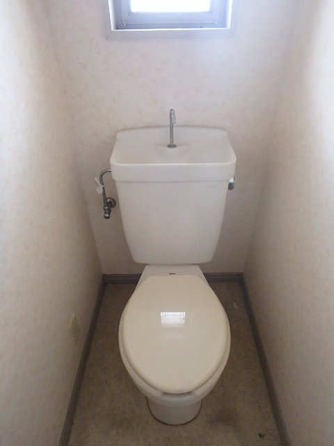 ＪＲ総武線 本八幡駅 徒歩12分 2階建 築35年のトイレ写真