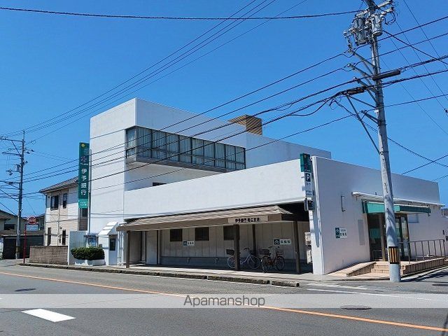銀行　伊予銀行堀江支店様（銀行）まで700m