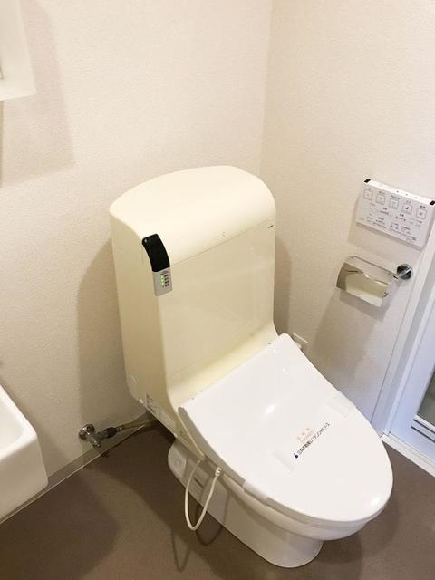 トイレ　※写真は同タイプ住戸です。