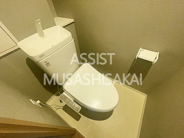 トイレ　写真：設備同仕様の別物件です写真：設備同仕様の別物件です