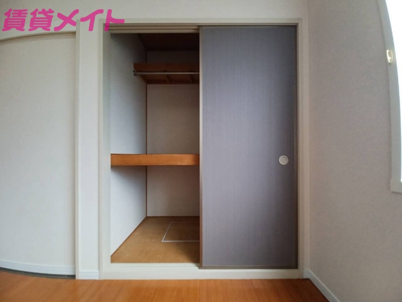 収納　別部屋反転参考写真です