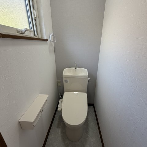 室蘭市小橋内町2丁目17-36戸建のトイレ写真