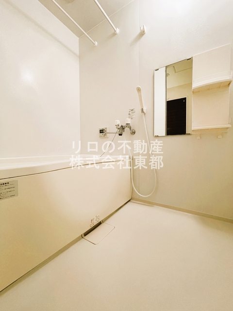 バス・シャワールーム　雨の日のお洗濯だけでなく、カビ予防にも大活躍の浴室乾燥機付♪