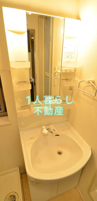 洗面設備　使いやすい独立洗面台です。