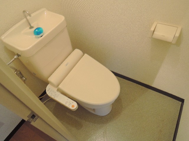 トイレ　改装前のお写真です。
