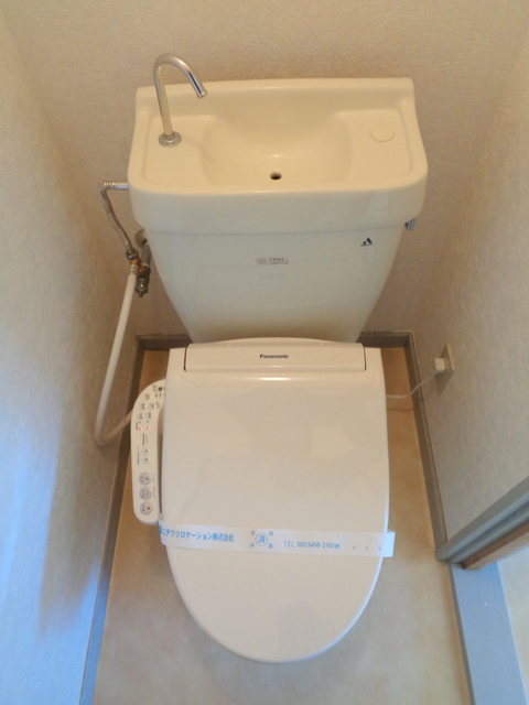 トイレ　トイレは嬉しい温水洗浄便座