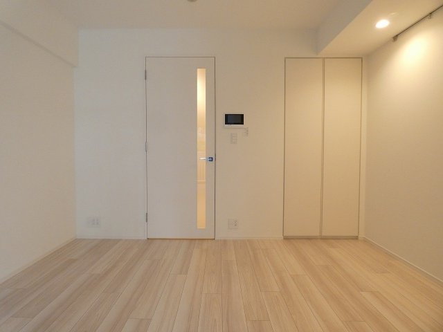 オアーゼ新宿市谷薬王寺の居間写真