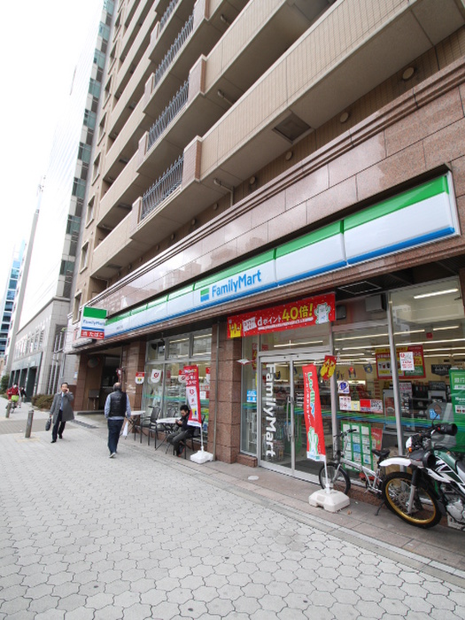 コンビニ　ファミリーマート谷町四丁目店（コンビニ）まで100m