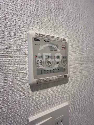 洗面設備　エスリードレジデンス大阪ウエストコート　浴室乾燥機