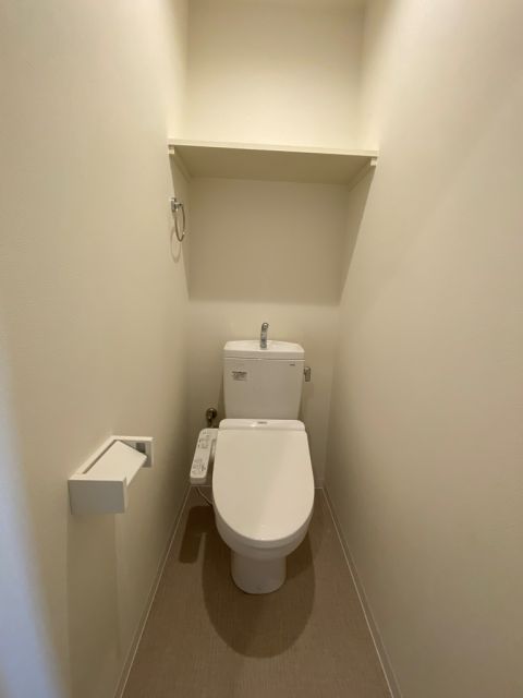ＪＲ東海道本線 東淀川駅 徒歩3分 8階建 築7年のトイレ写真