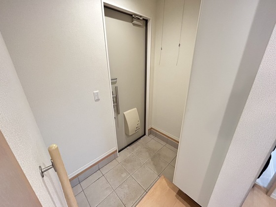 玄関　※別部屋の写真です
