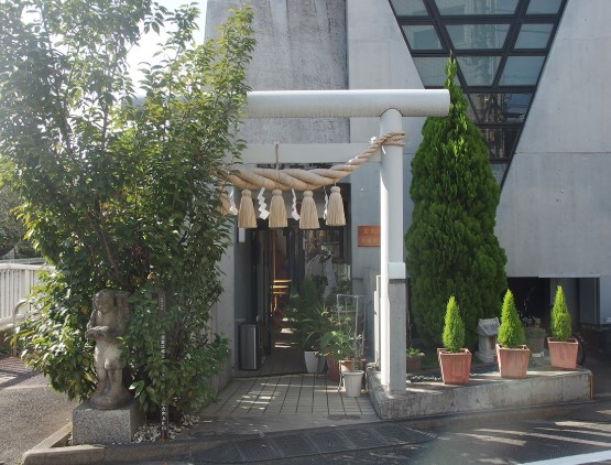 その他　八津御嶽神社（その他）まで292m