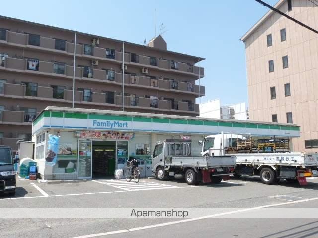 コンビニ　ファミリーマート（コンビニ）まで270m