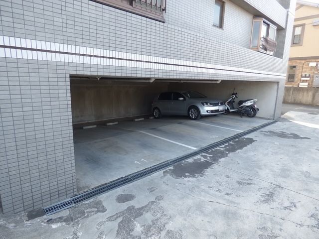 駐車場　☆屋根付き駐車場