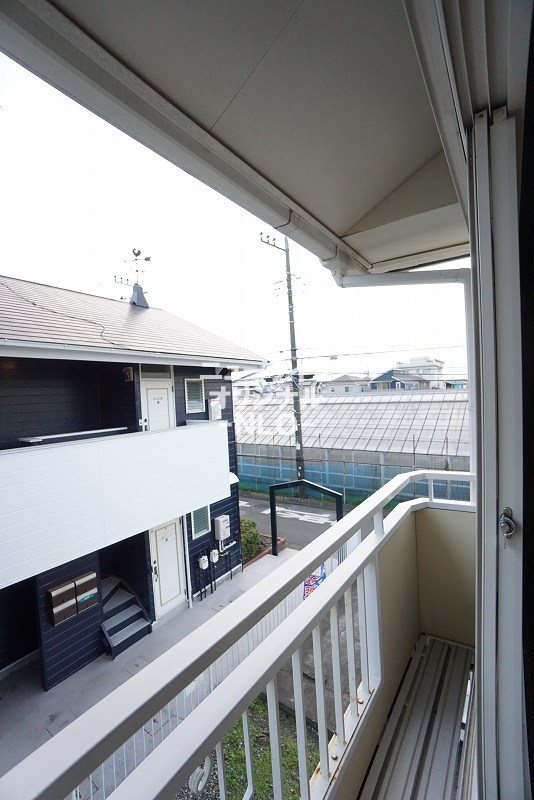 バルコニー　角部屋なので風通しが良好で洗濯物も素早く乾きそうです☆