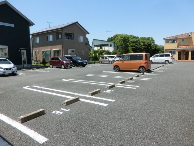 駐車場　敷地内駐車場ございます