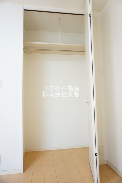 収納　ロングコート・ワンピースなどの収納も可能な縦長収納です！