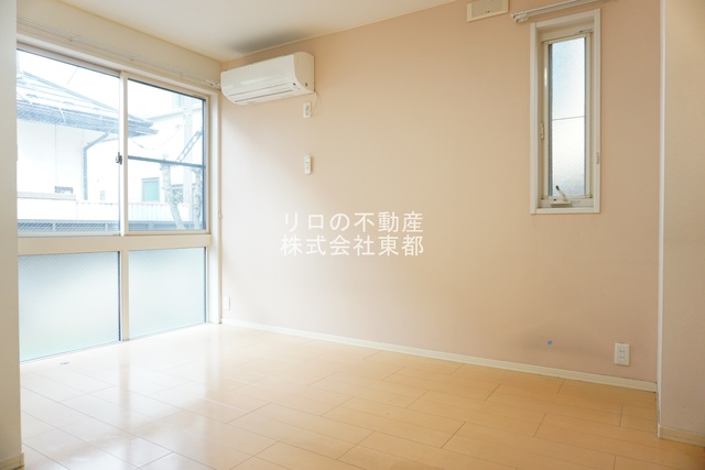 居室・リビング　２面採光なので、明るく風通しのよい過ごしやすいお部屋です♪