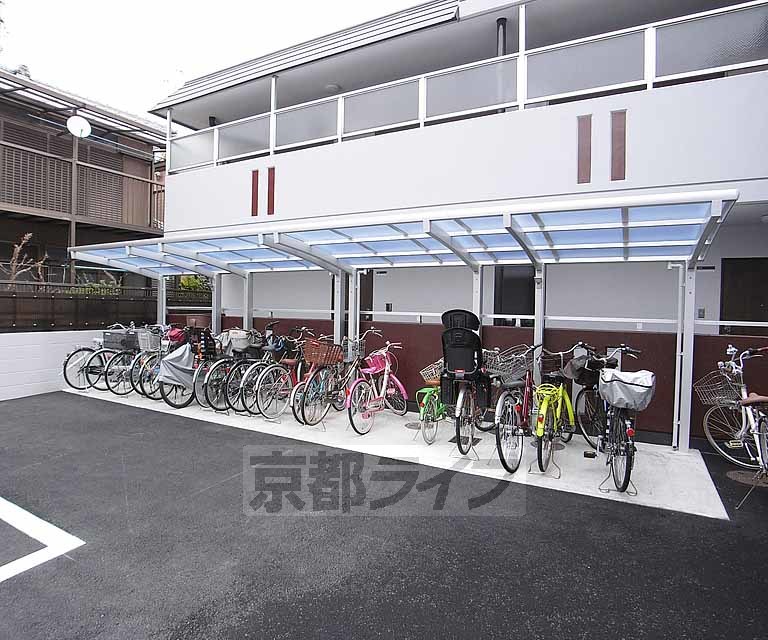 その他共有部分　屋根付きの駐輪場です。
