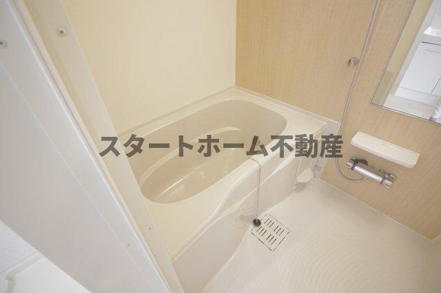 バス・シャワールーム　落ち着いた空間のお風呂です