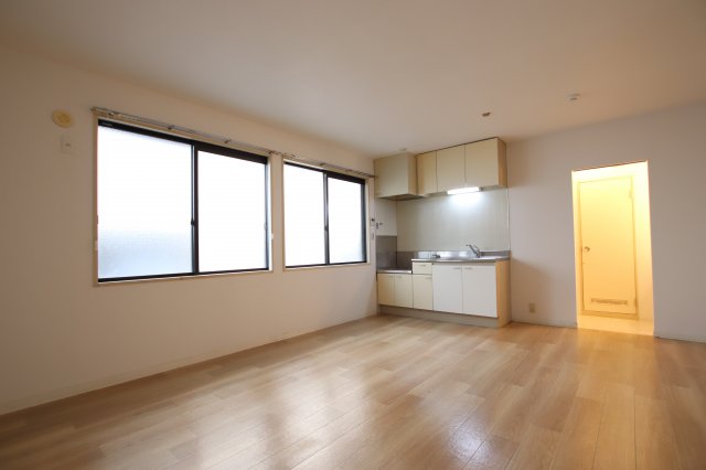 ルミエール大野芝の居間写真