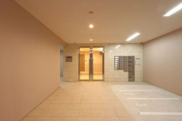 エントランス　名古屋で一番初期費用の安い賃貸専門の不動産会社です(^^)