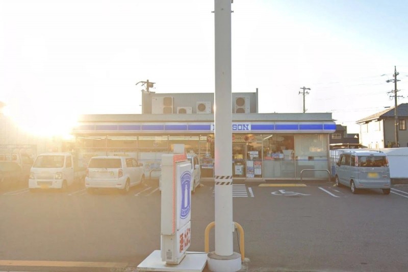 コンビニ　ローソン 碧南入船町店（コンビニ）まで894m