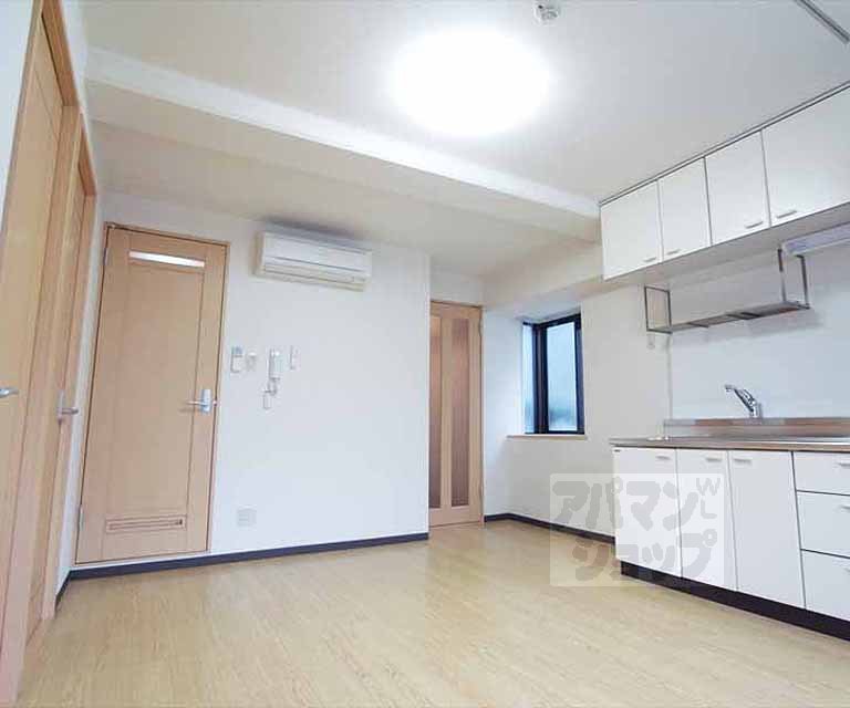 ロイヤルハイツ白川の居間写真