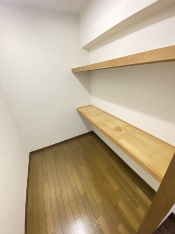 収納　荷物の多い方にお勧めです。洋服だけでなく普段使わない物も収納