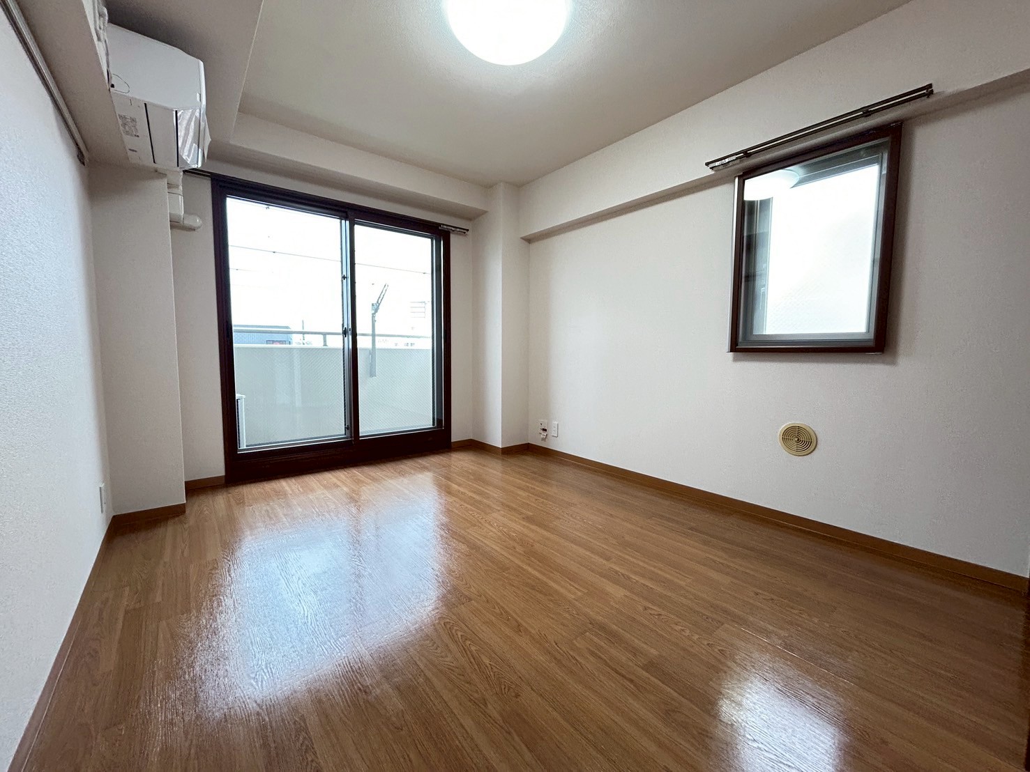 居室・リビング　南西角部屋の明るいお部屋です♪