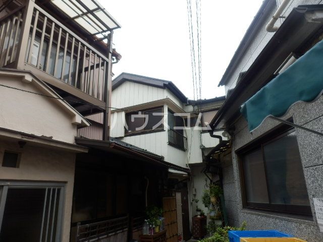 【江戸川区松島のアパートの建物外観】