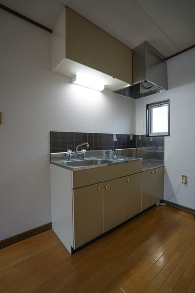 キッチン　同じ建物の別なお部屋