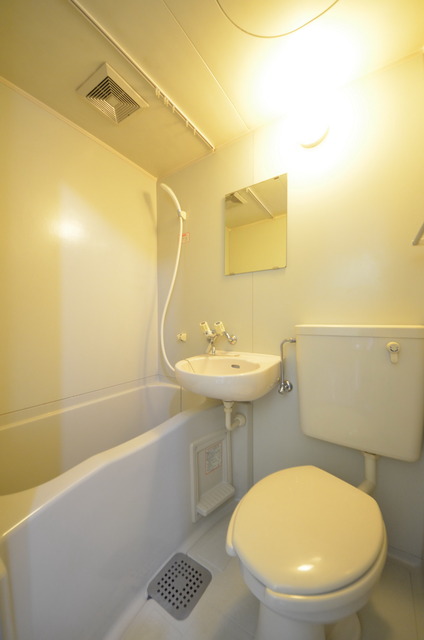 バス・シャワールーム　★ユニットバスはお掃除も楽々★