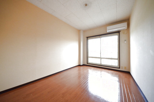 居室・リビング　★大きな窓が、お部屋を明るくしてくれます★