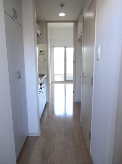 玄関　玄関からの視点　※同タイプ別部屋写真です