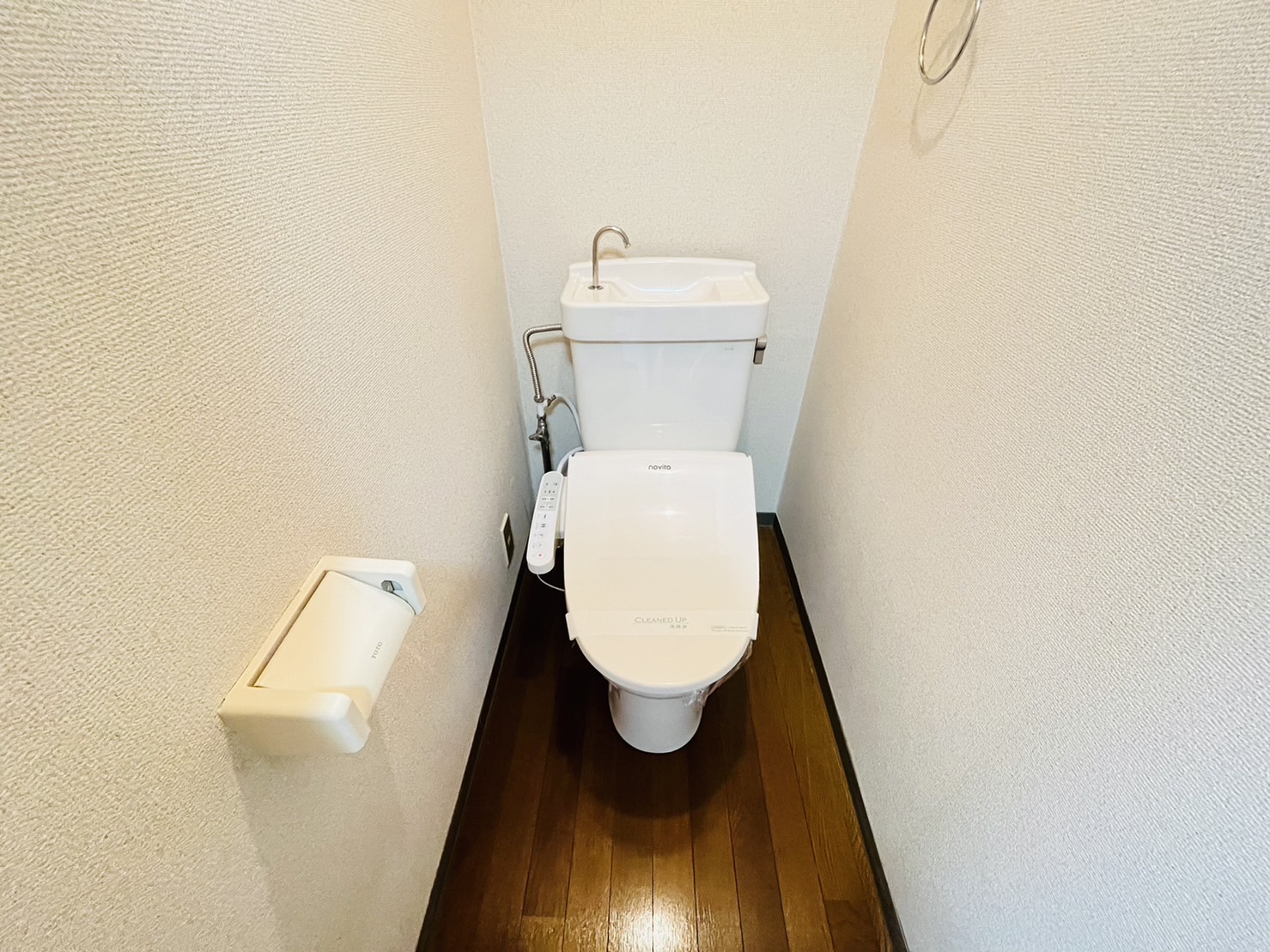 トイレ　※写真は他の居室の物です