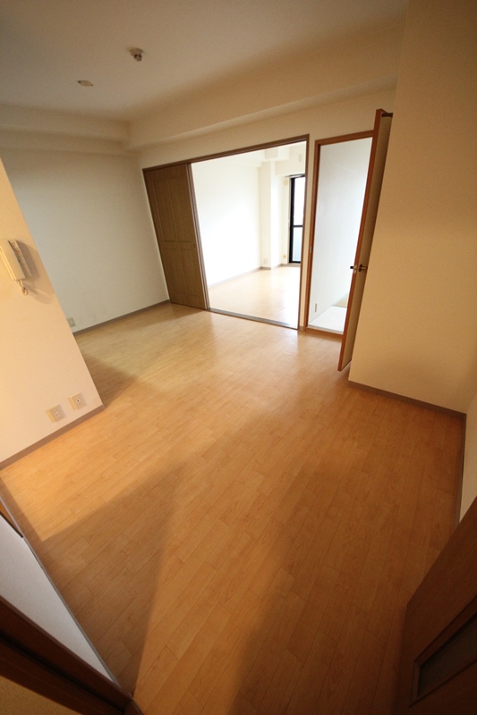 セルジュYS出屋敷の居間写真