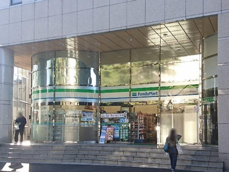 コンビニ　ファミリーマート渋谷NHK前店（コンビニ）まで124m