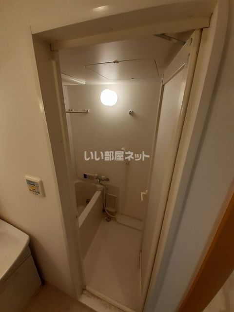 【名藤ビルのバス・シャワールーム】