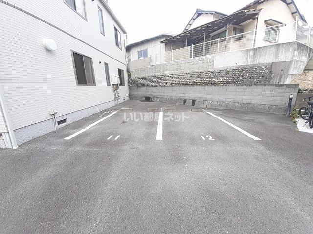 【シャーメゾンエンギ　Ａ棟の駐車場】