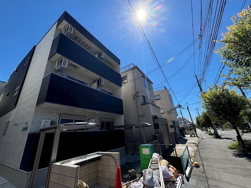 西宮市川西町のアパートの建物外観